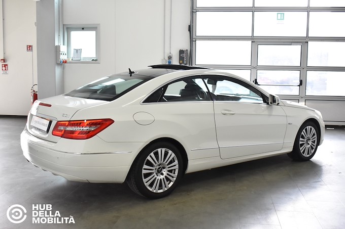 MERCEDES-BENZ E 220 CDI Coupé BlueEFFICIENCY Avantgarde